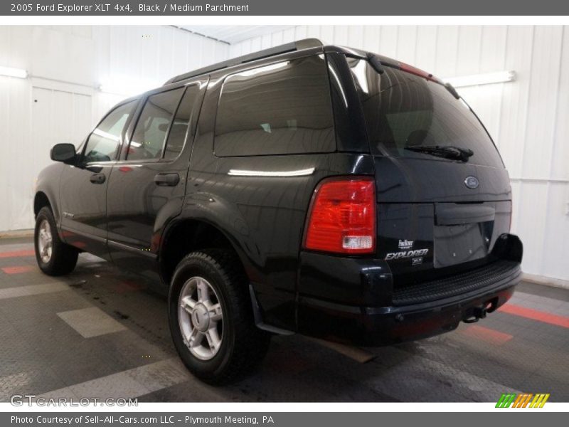 Black / Medium Parchment 2005 Ford Explorer XLT 4x4