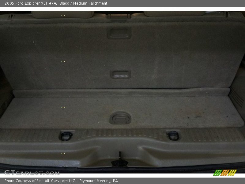 Black / Medium Parchment 2005 Ford Explorer XLT 4x4