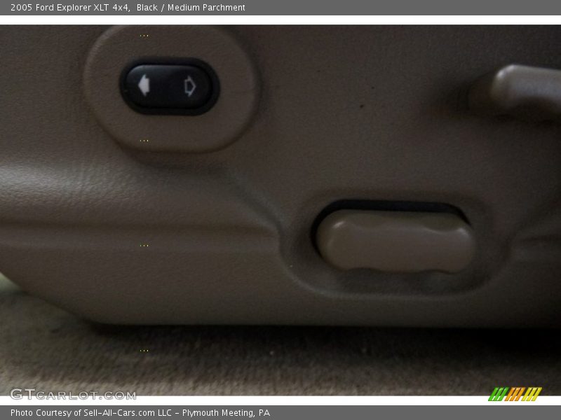 Black / Medium Parchment 2005 Ford Explorer XLT 4x4