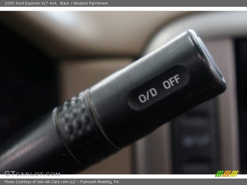 Black / Medium Parchment 2005 Ford Explorer XLT 4x4