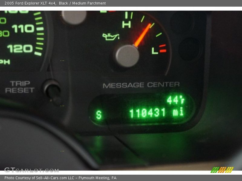 Black / Medium Parchment 2005 Ford Explorer XLT 4x4