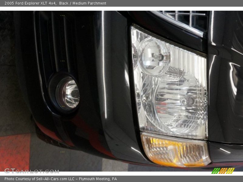 Black / Medium Parchment 2005 Ford Explorer XLT 4x4