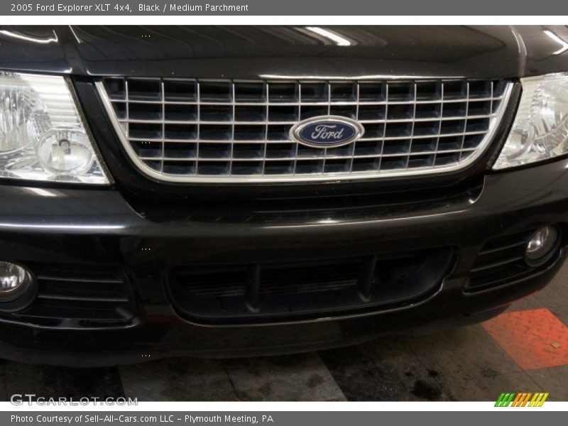 Black / Medium Parchment 2005 Ford Explorer XLT 4x4