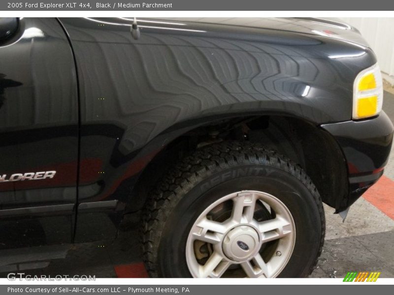 Black / Medium Parchment 2005 Ford Explorer XLT 4x4