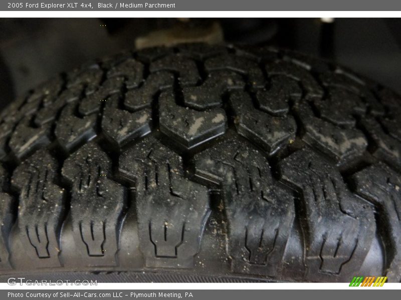 Black / Medium Parchment 2005 Ford Explorer XLT 4x4