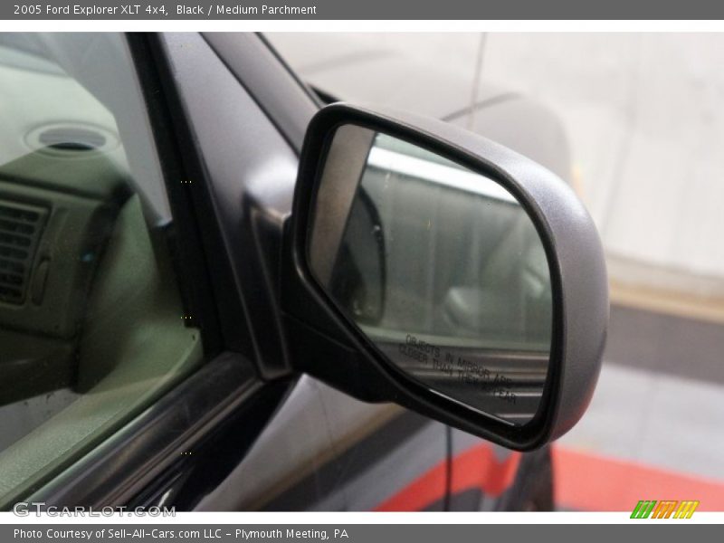 Black / Medium Parchment 2005 Ford Explorer XLT 4x4