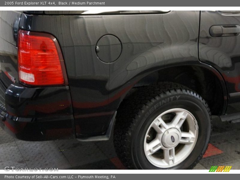 Black / Medium Parchment 2005 Ford Explorer XLT 4x4