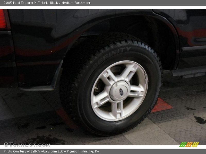 Black / Medium Parchment 2005 Ford Explorer XLT 4x4