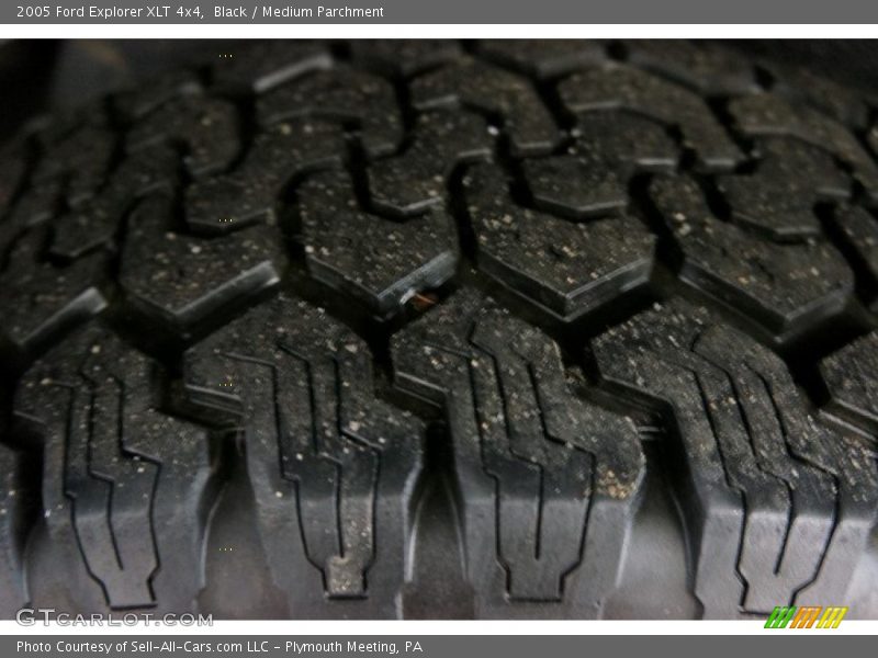 Black / Medium Parchment 2005 Ford Explorer XLT 4x4