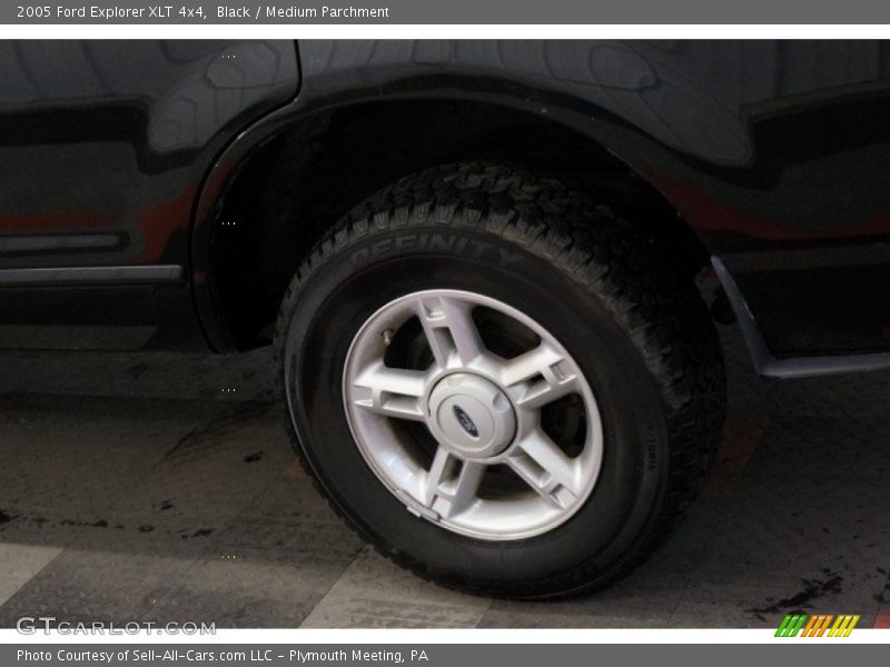 Black / Medium Parchment 2005 Ford Explorer XLT 4x4