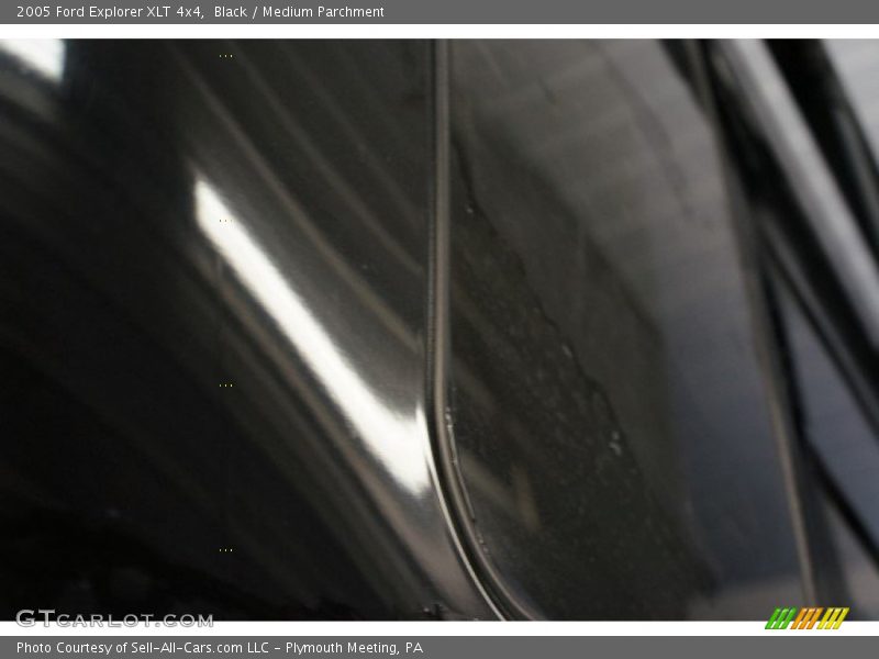 Black / Medium Parchment 2005 Ford Explorer XLT 4x4