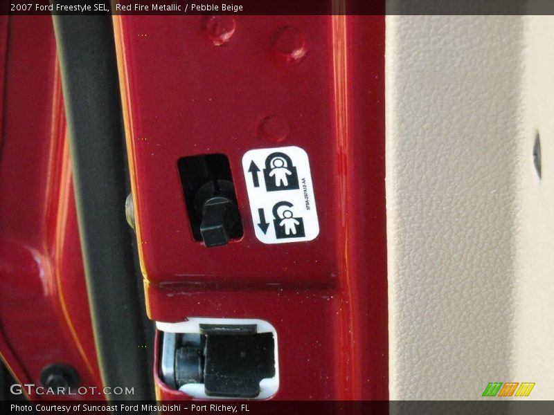 Red Fire Metallic / Pebble Beige 2007 Ford Freestyle SEL