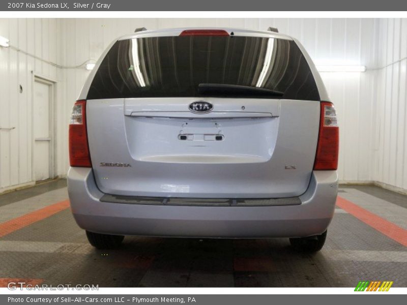 Silver / Gray 2007 Kia Sedona LX