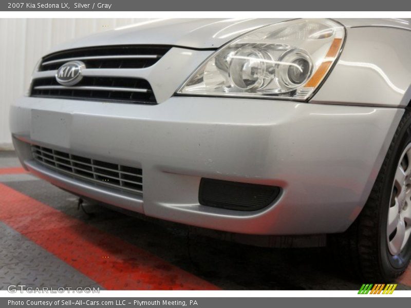 Silver / Gray 2007 Kia Sedona LX