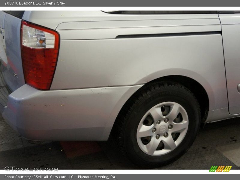 Silver / Gray 2007 Kia Sedona LX