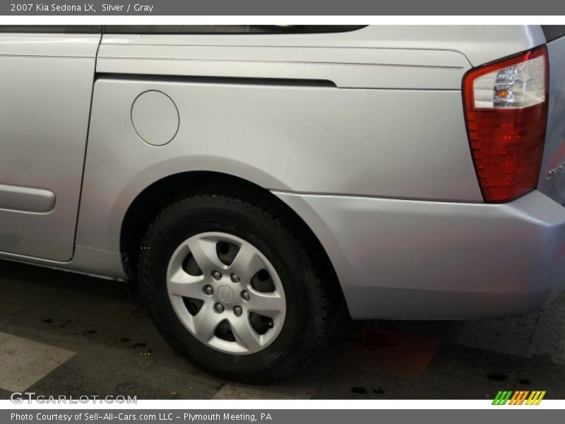 Silver / Gray 2007 Kia Sedona LX