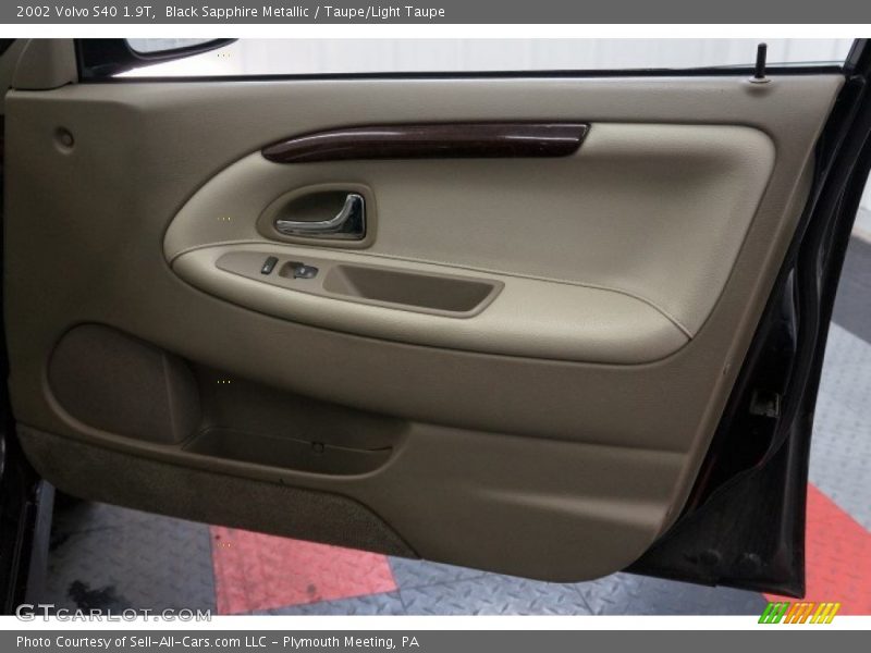 Black Sapphire Metallic / Taupe/Light Taupe 2002 Volvo S40 1.9T