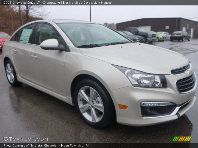 Front 3/4 View of 2015 Cruze LT