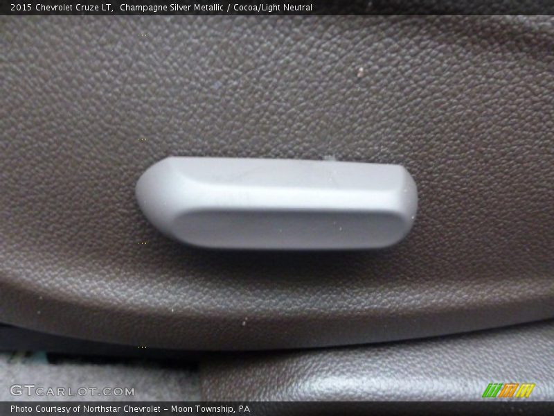 Champagne Silver Metallic / Cocoa/Light Neutral 2015 Chevrolet Cruze LT