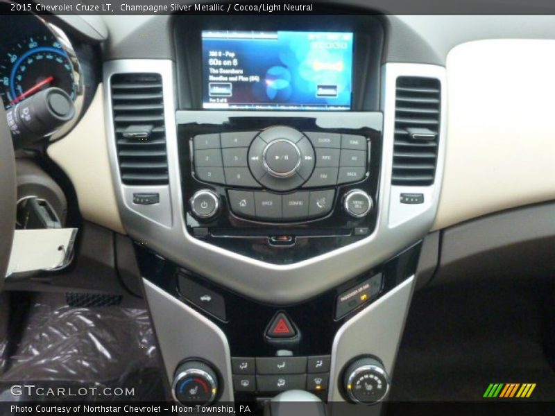 Champagne Silver Metallic / Cocoa/Light Neutral 2015 Chevrolet Cruze LT