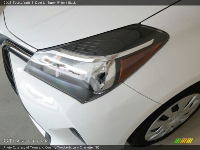 Super White / Black 2015 Toyota Yaris 3-Door L