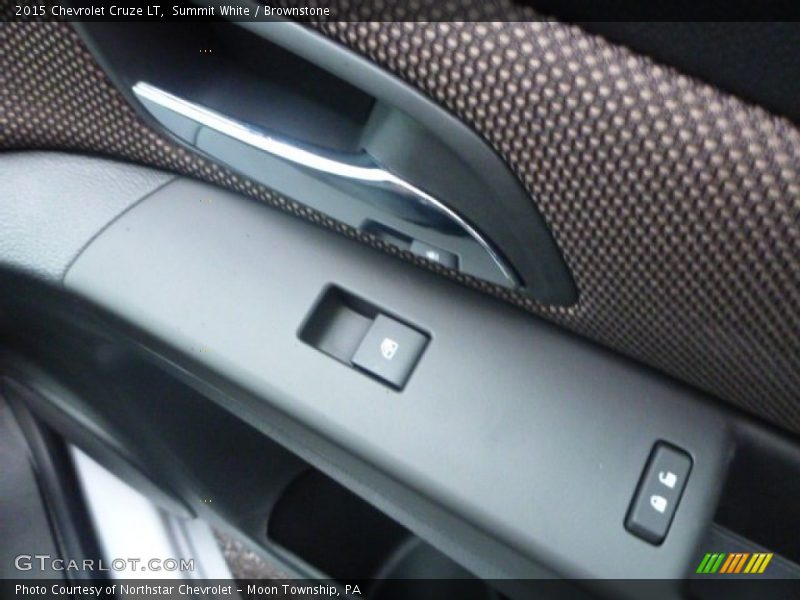 Summit White / Brownstone 2015 Chevrolet Cruze LT