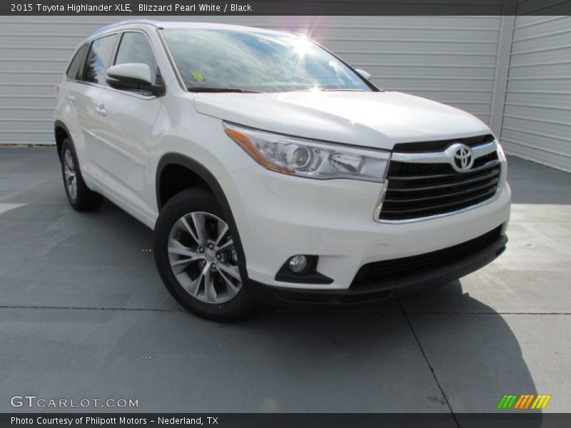 Front 3/4 View of 2015 Highlander XLE