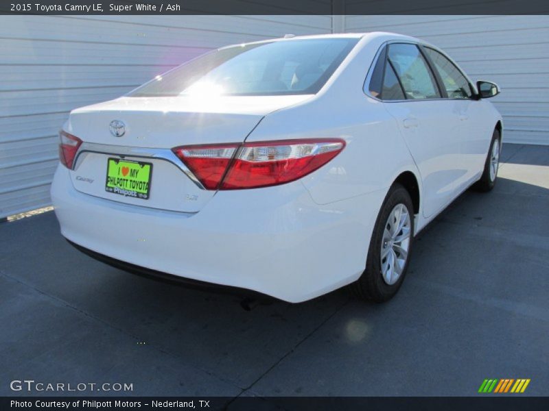 Super White / Ash 2015 Toyota Camry LE