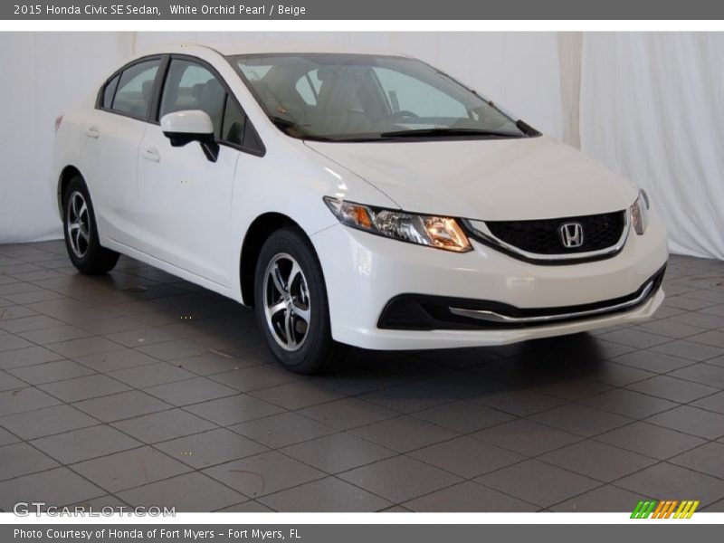 Front 3/4 View of 2015 Civic SE Sedan