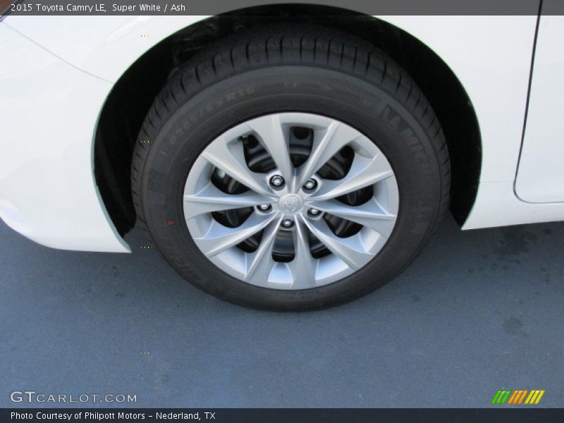 Super White / Ash 2015 Toyota Camry LE