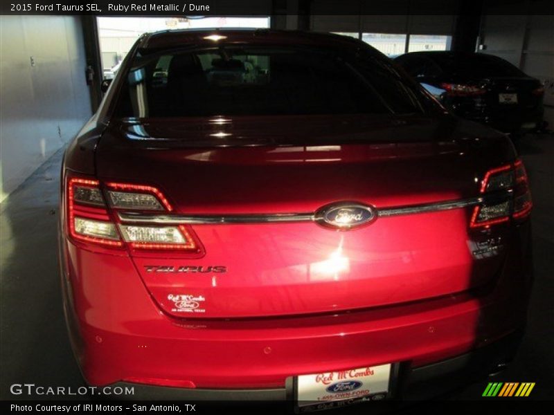 Ruby Red Metallic / Dune 2015 Ford Taurus SEL