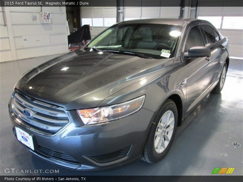 Magnetic Metallic / Dune 2015 Ford Taurus SE