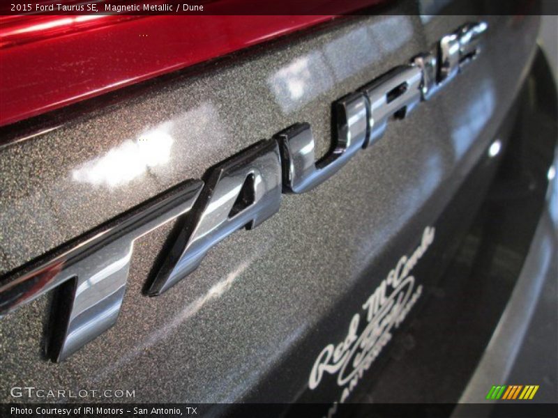 Magnetic Metallic / Dune 2015 Ford Taurus SE