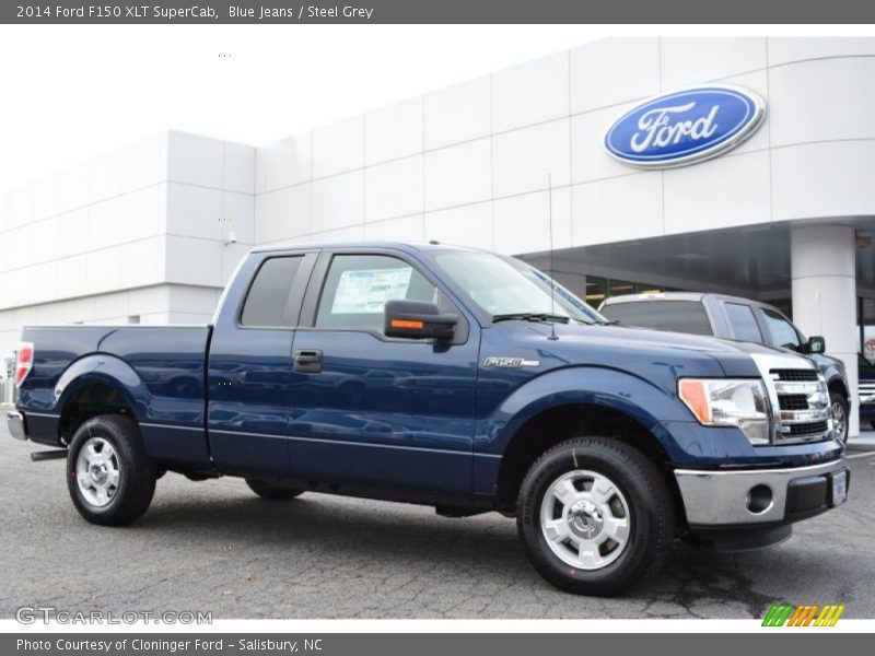 Front 3/4 View of 2014 F150 XLT SuperCab