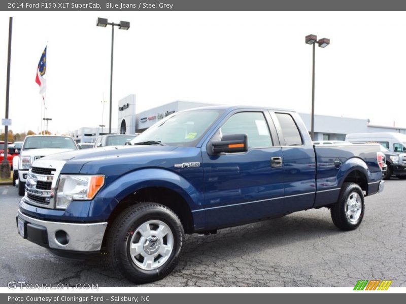Front 3/4 View of 2014 F150 XLT SuperCab