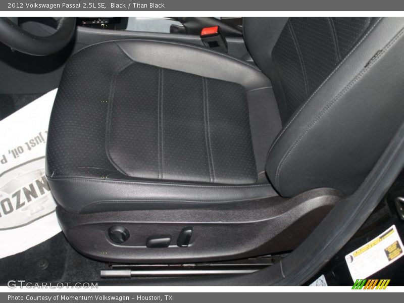 Black / Titan Black 2012 Volkswagen Passat 2.5L SE