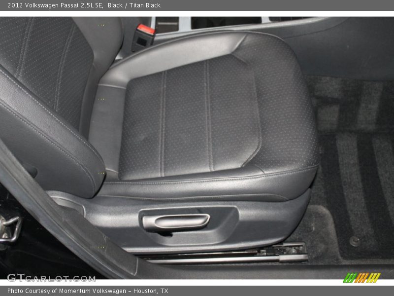Black / Titan Black 2012 Volkswagen Passat 2.5L SE