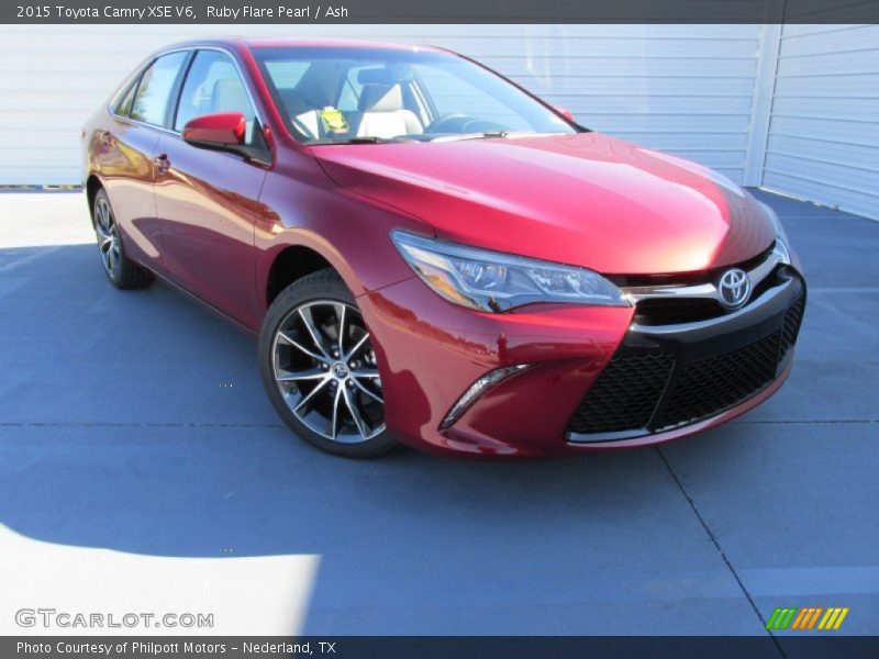 Front 3/4 View of 2015 Camry XSE V6