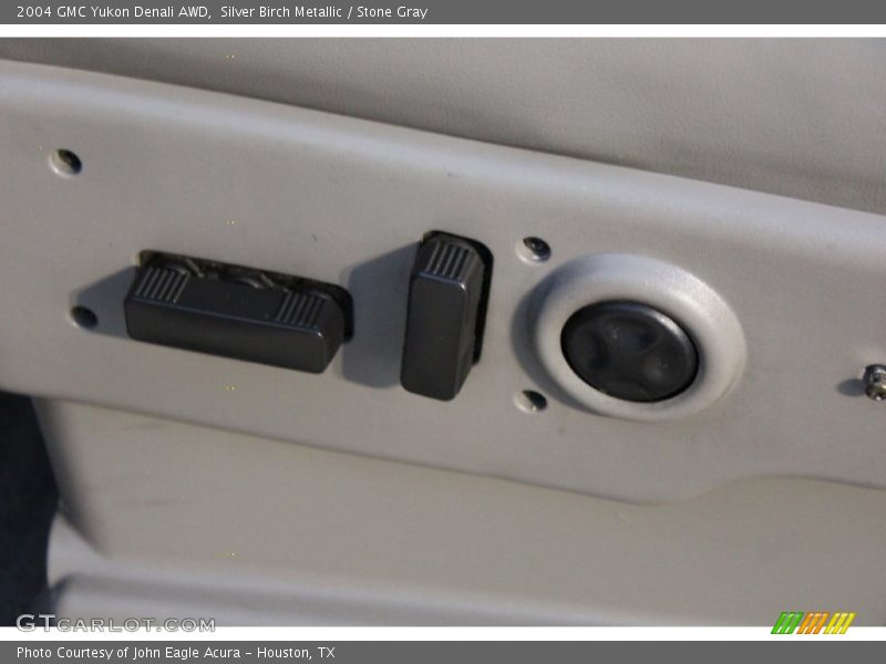 Silver Birch Metallic / Stone Gray 2004 GMC Yukon Denali AWD