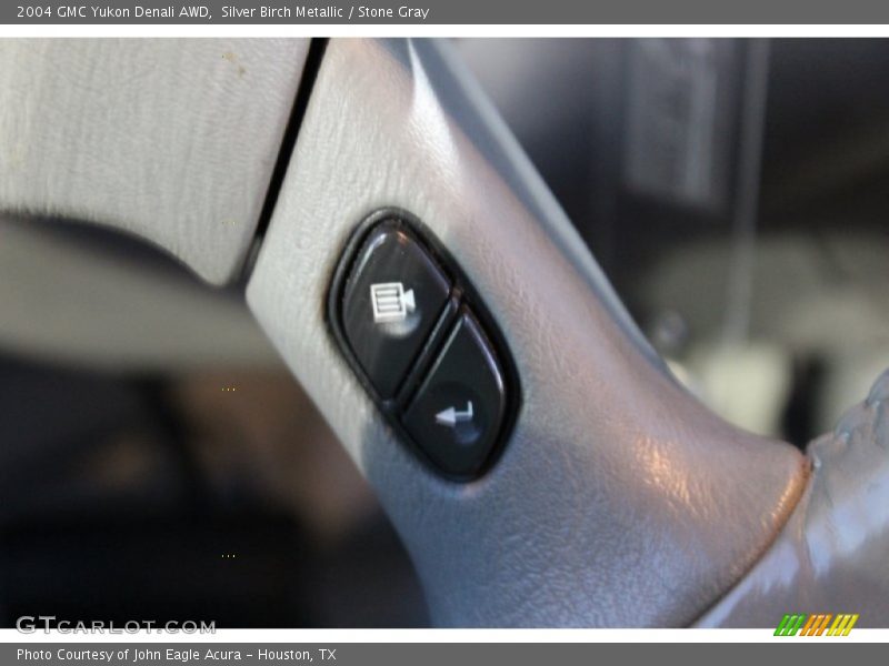 Silver Birch Metallic / Stone Gray 2004 GMC Yukon Denali AWD
