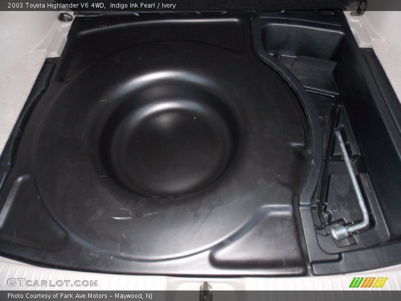 Indigo Ink Pearl / Ivory 2003 Toyota Highlander V6 4WD