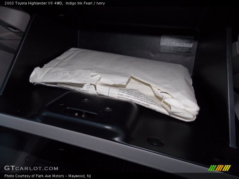 Indigo Ink Pearl / Ivory 2003 Toyota Highlander V6 4WD