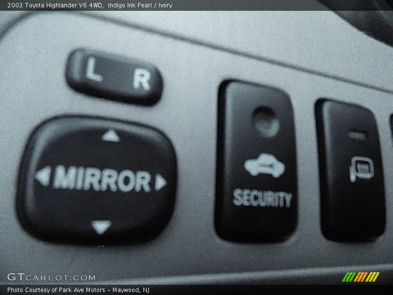Indigo Ink Pearl / Ivory 2003 Toyota Highlander V6 4WD