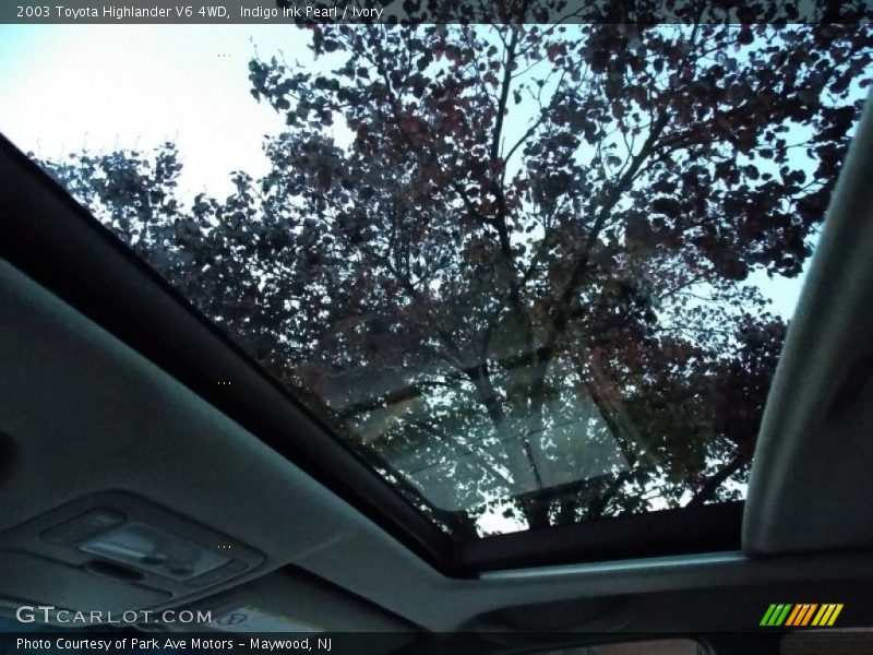 Indigo Ink Pearl / Ivory 2003 Toyota Highlander V6 4WD