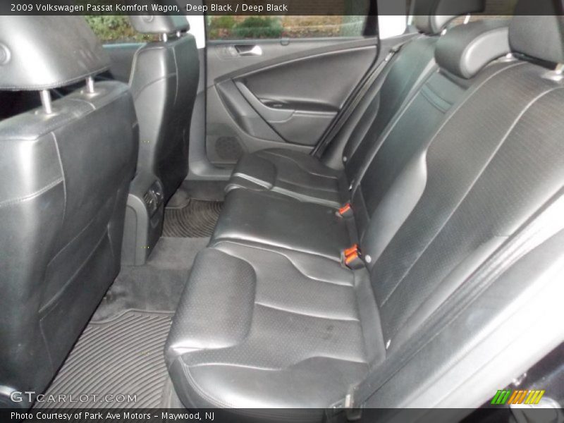 Deep Black / Deep Black 2009 Volkswagen Passat Komfort Wagon