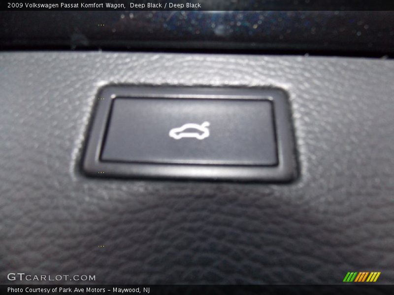 Deep Black / Deep Black 2009 Volkswagen Passat Komfort Wagon