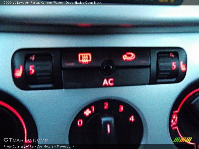 Deep Black / Deep Black 2009 Volkswagen Passat Komfort Wagon