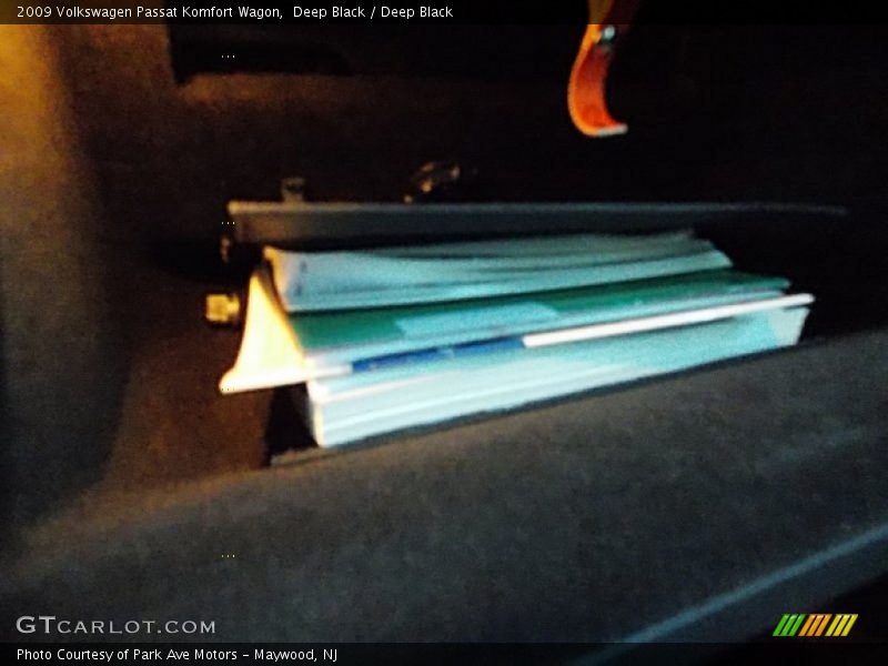 Deep Black / Deep Black 2009 Volkswagen Passat Komfort Wagon