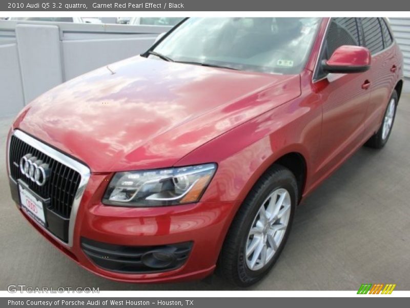 Garnet Red Pearl Effect / Black 2010 Audi Q5 3.2 quattro