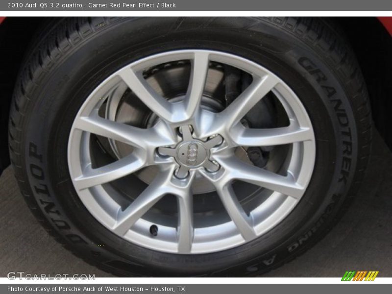 Garnet Red Pearl Effect / Black 2010 Audi Q5 3.2 quattro